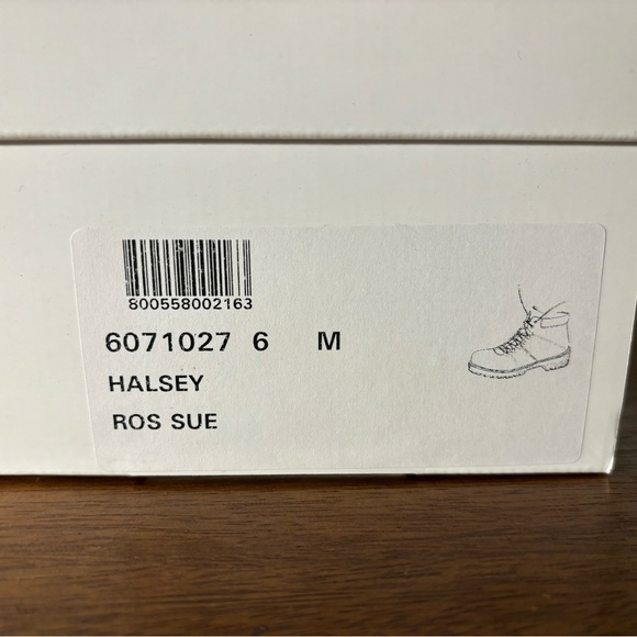 La Canadienne Halsey Suede Bootie, size 6 - Picture 12 of 12